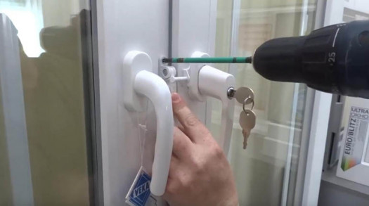 Установка гребенки на пластиковое окно